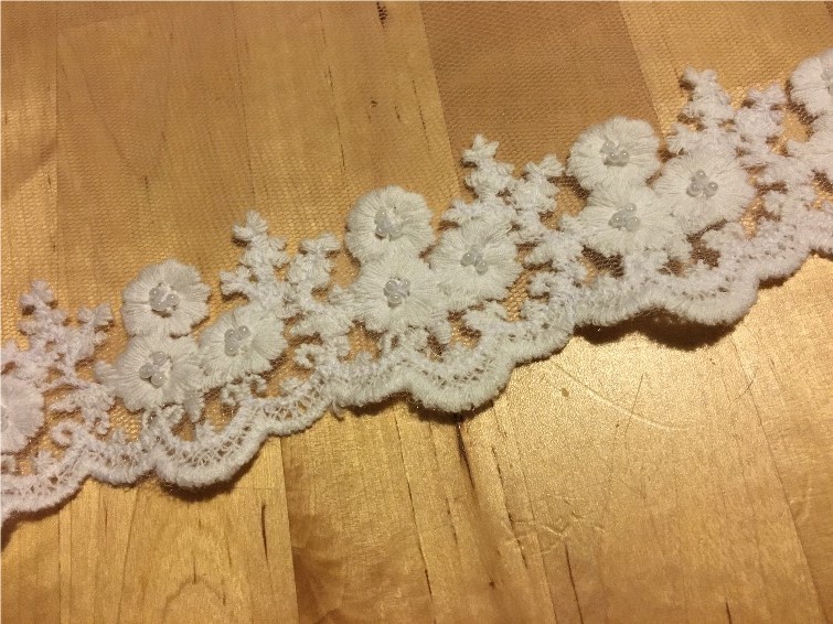 Blonde med perler.jpg